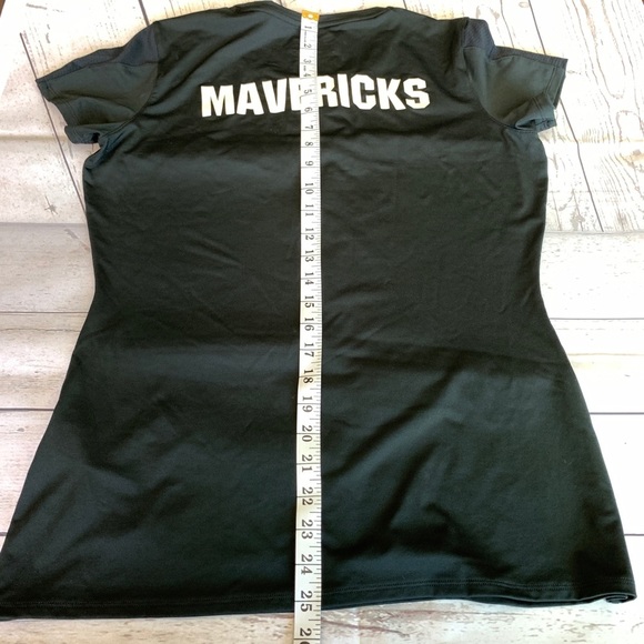 Under Armour Women’s T-shirt Size M - Picture 4 of 5